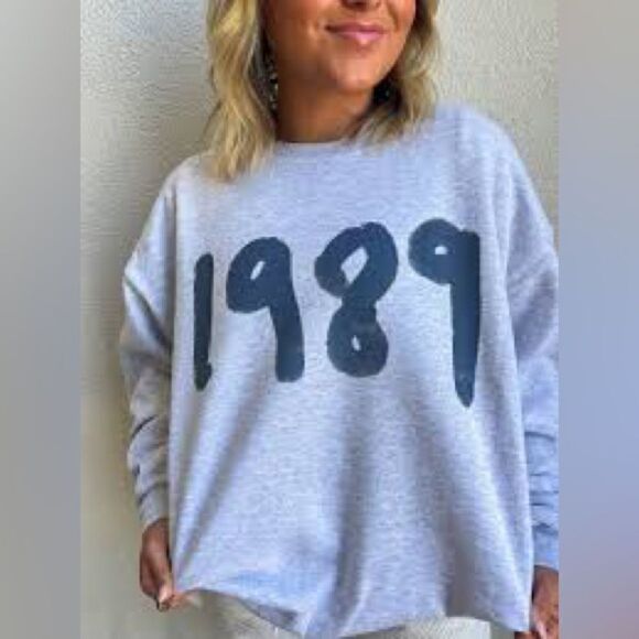 1989 grey sweatshirt | Taylor swift inspired - Picture 1 of 4